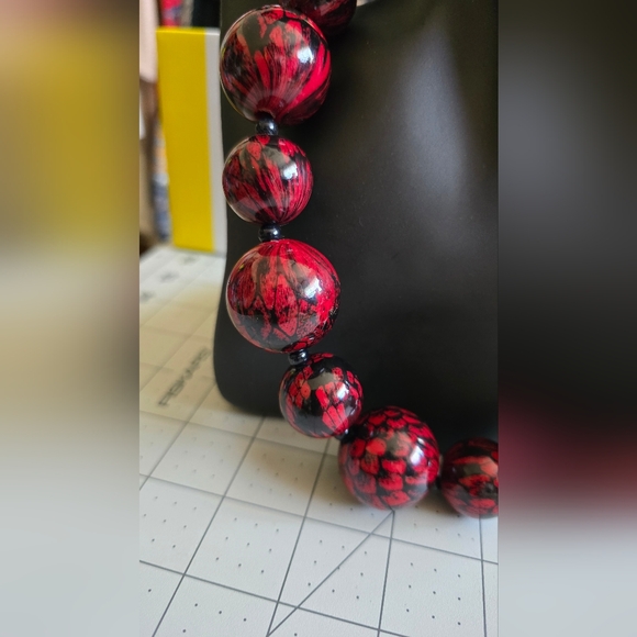 Joan Rivers Oversized beaded necklace - Picture 2 of 12